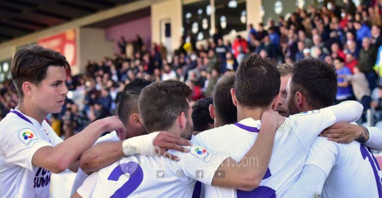 Los jugadores del Real Jaén CF celebran uno de los tantos  conseguidos ante el Villacarrillo.