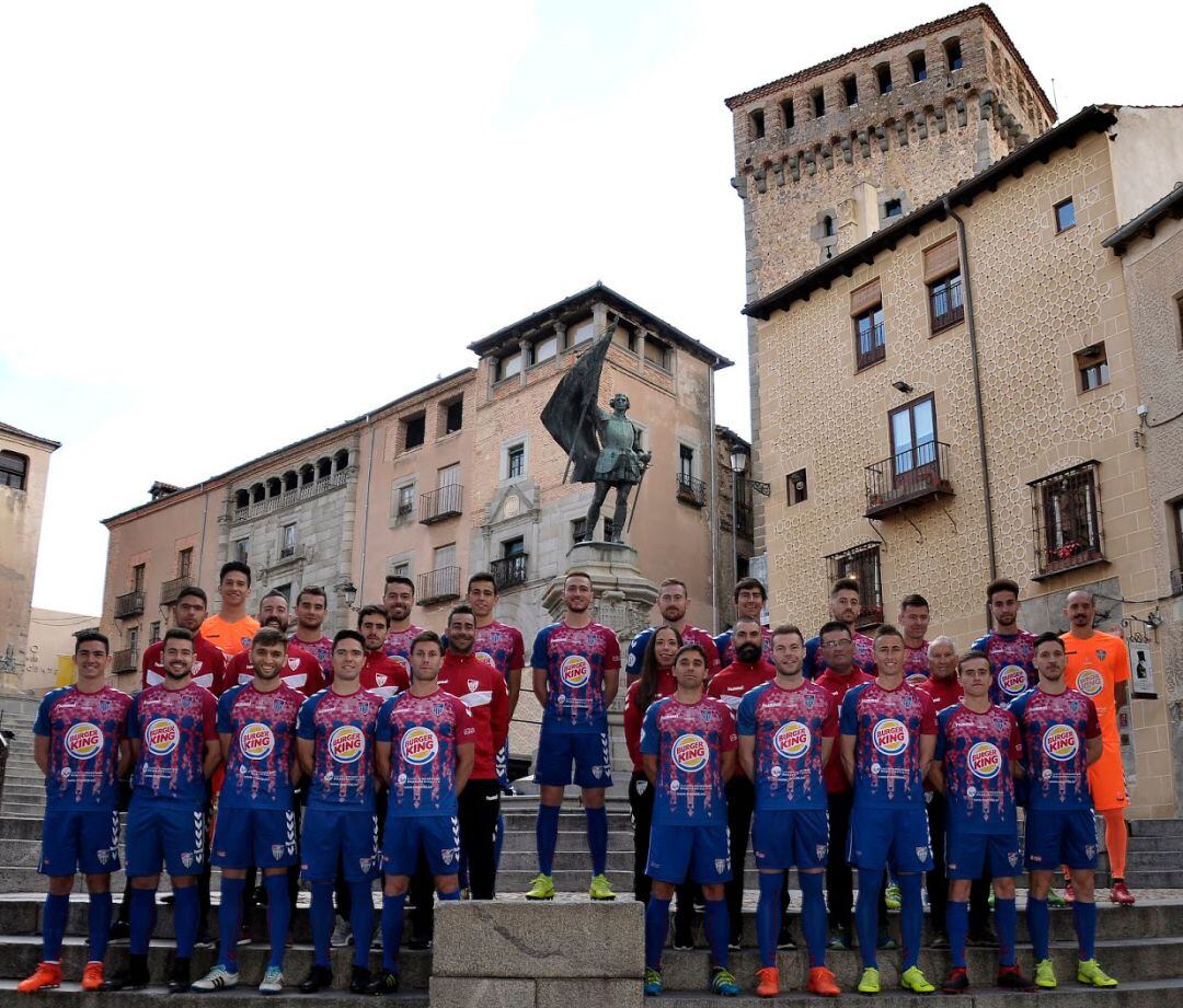 Foto oficial de la Gimnástica Segoviana en la temporada 2018-2019