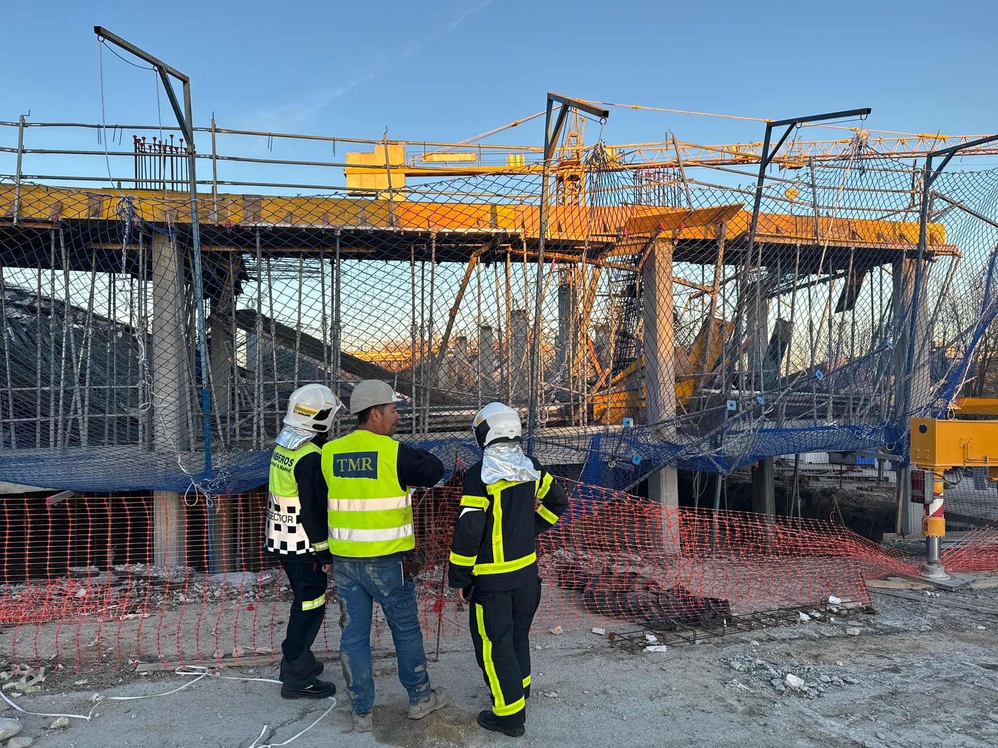 Los cinco trabajadores que se encontraban en la construcción han resultado ilesos