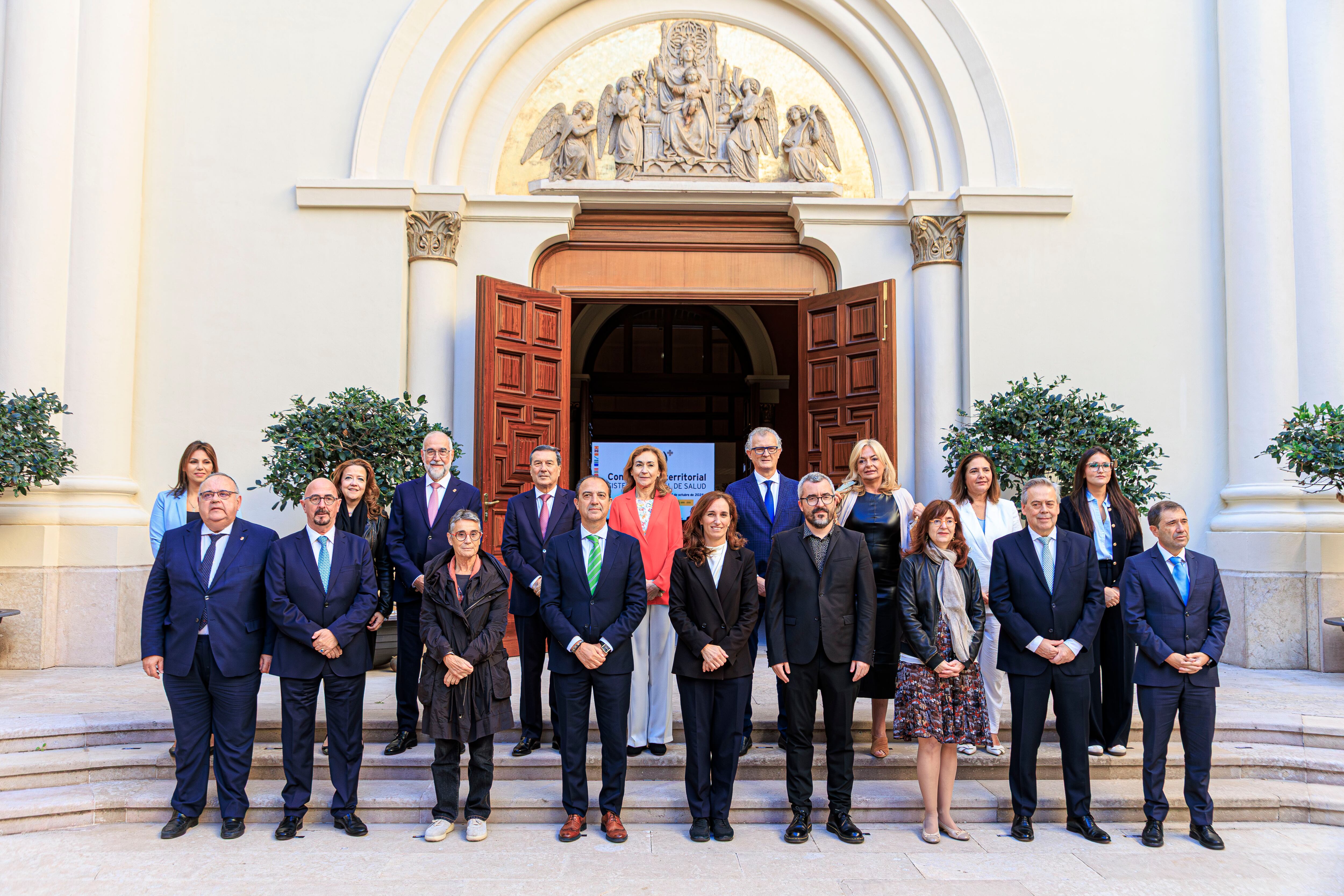 FOTODELDÍA ZARAGOZA, 24/10/2025.-Los consejeros de Sanidad de las comunidades autónomas y la ministra de Sanidad Mónica García, este viernes durante el el Consejo Interterritorial del Sistema Nacional de Salud (CISNS) en Zaragoza.-EFE/ Javier Belver