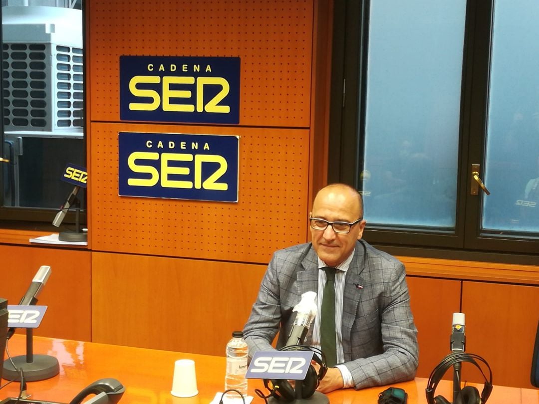 El consejero de Educación, Felipe Faci, en los micrófonos de Radio Zaragoza