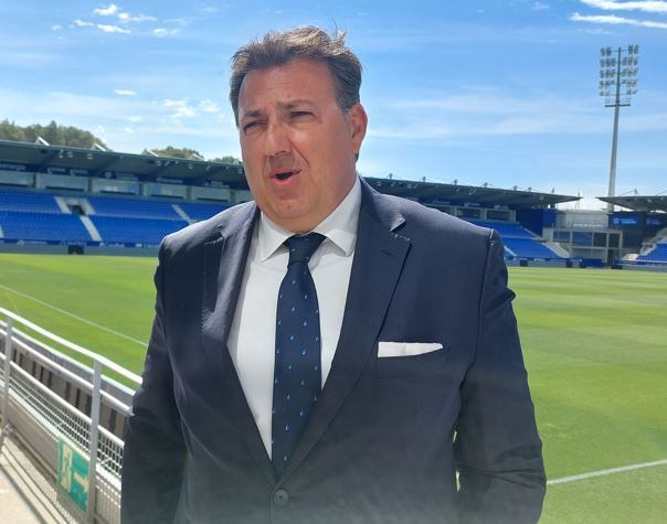 Manolo Torres, presidente de la SD Huesca, en una comparecía ante los medios en el Estadio de El Alcoraz hace unas semanas