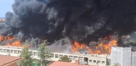 Incendio originado en la universidad de la Tuscia, Viterbo, Italia.