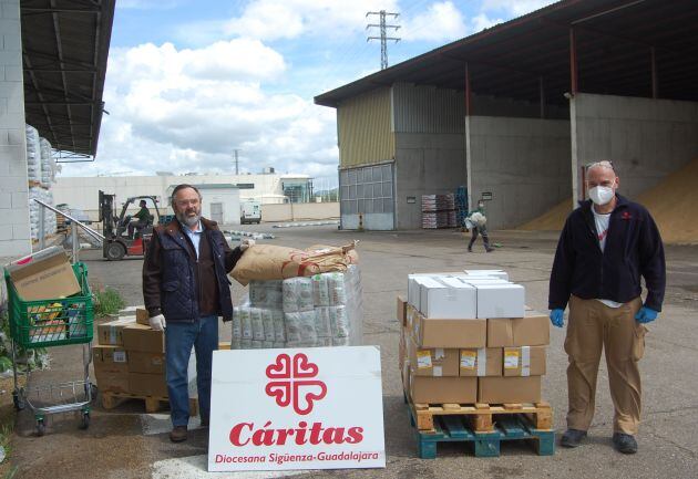 Alimentos donados a Cáritas