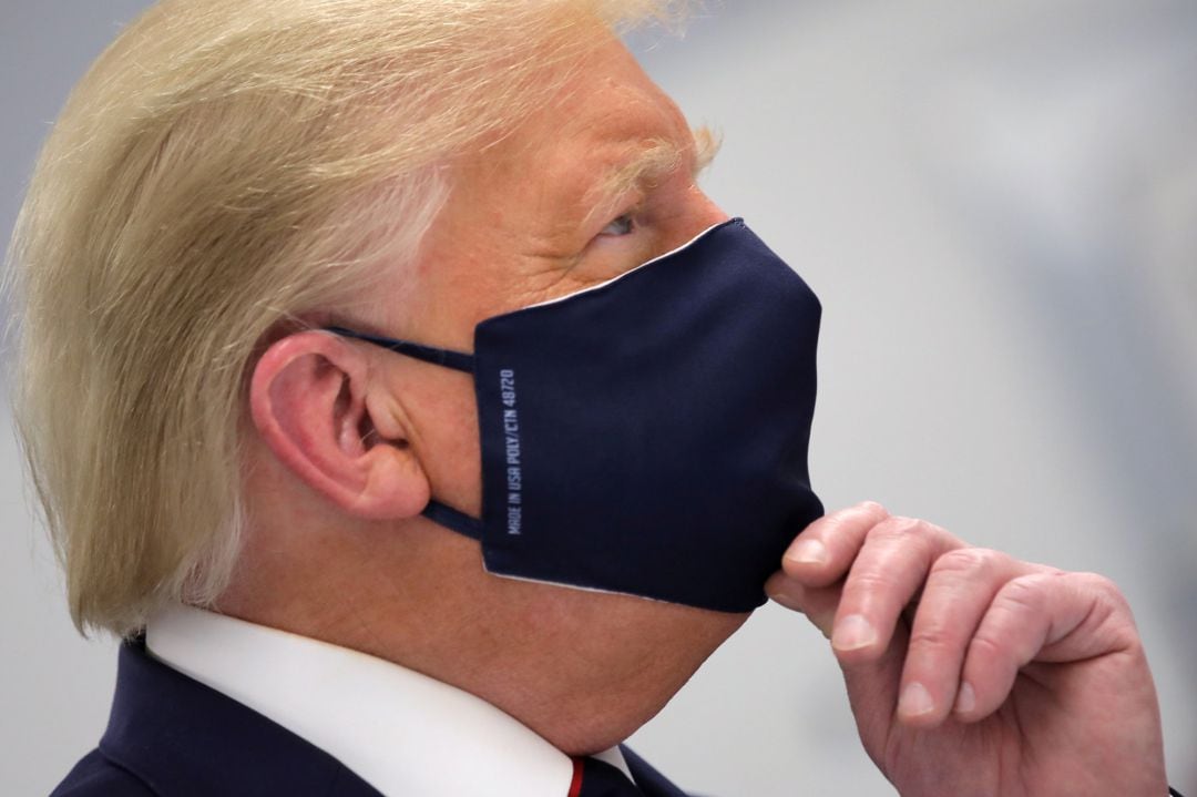 El presidente de EEUU, Donald Trump, durante una visita al Fujifilm Diosynth Biotechnologies&#039; Innovation Center, donde se trabaja para el desarrollo de una vacuna contra el COVID-19, el pasado lunes.