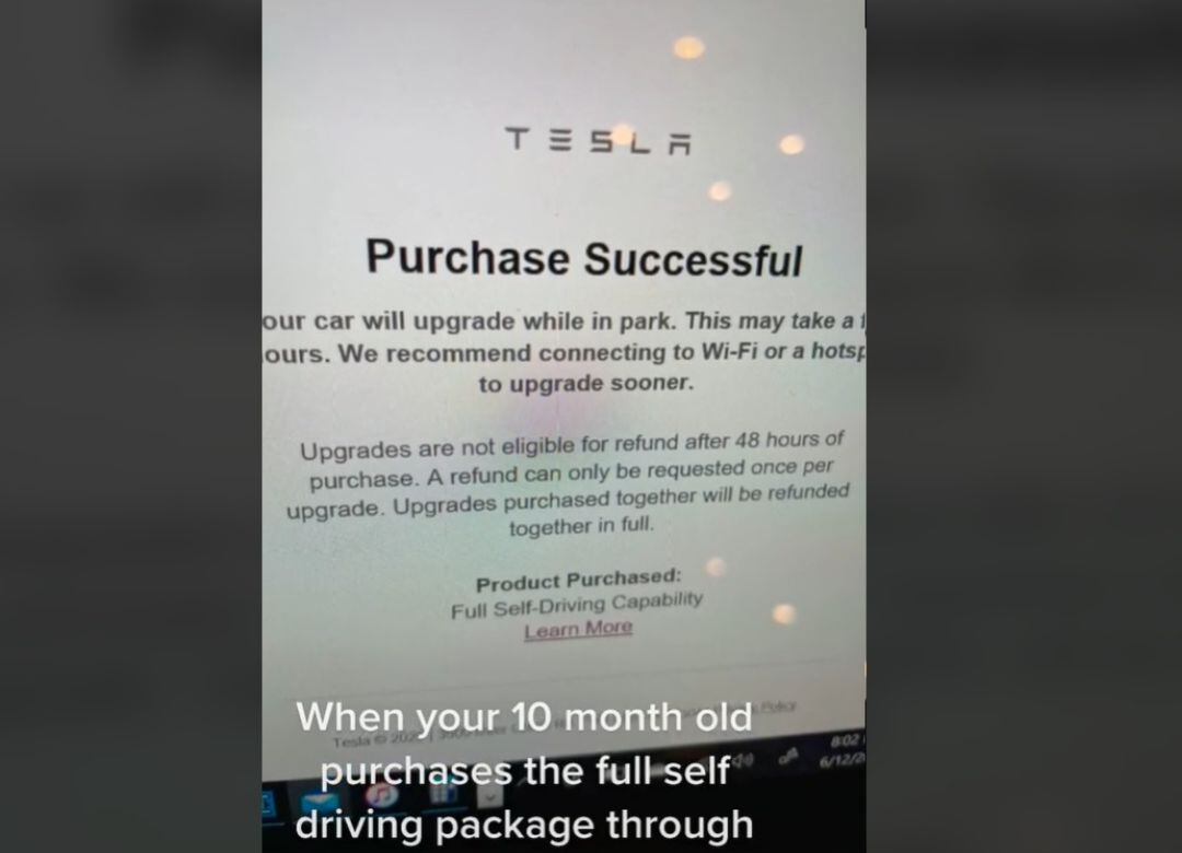 Un bebé compra una actualización del coche de su madre tras jugar con su iPad.