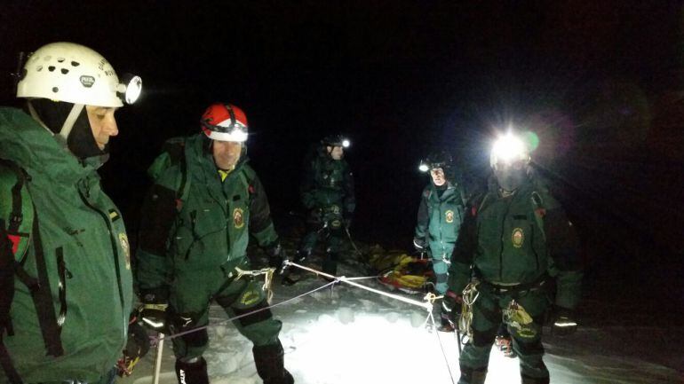 Rescate del montañero en Sierra Nevada(Granada) por la Guardia Civil