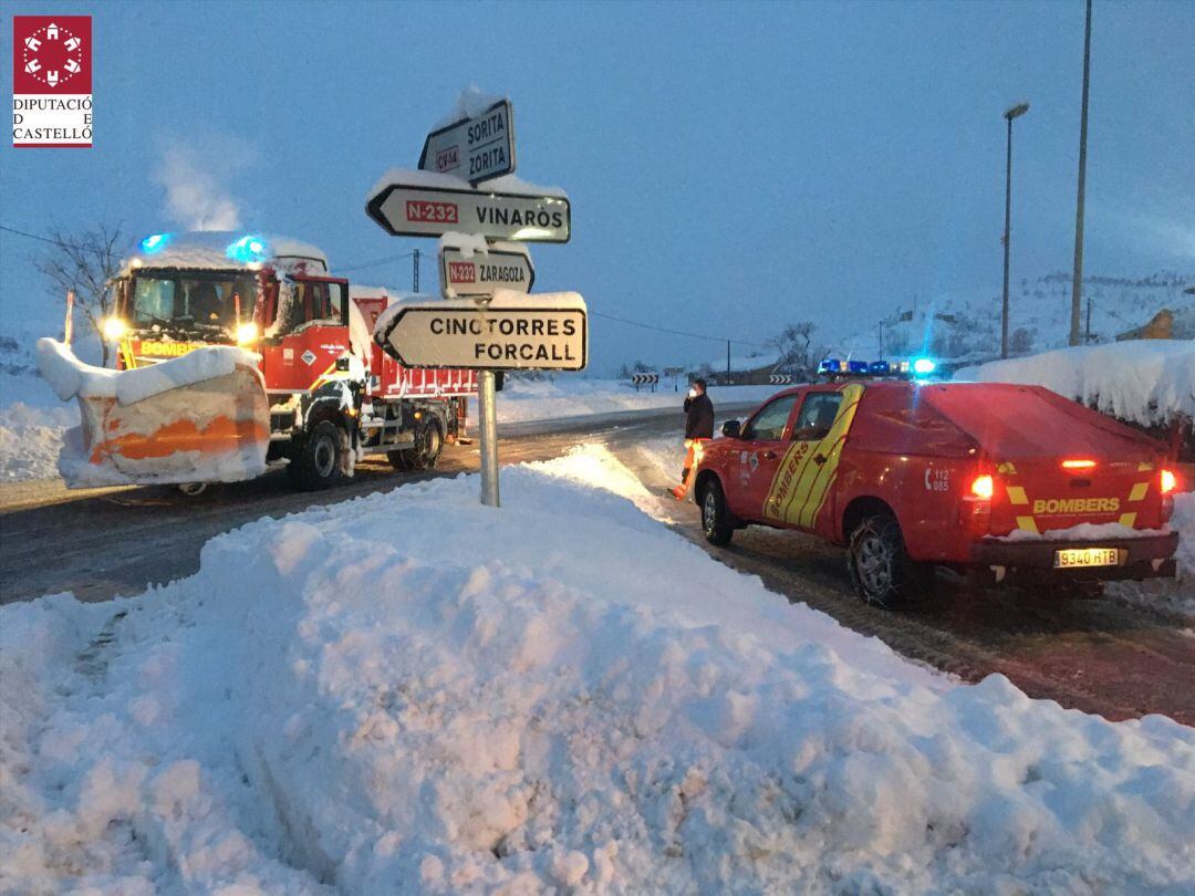 En el interior este domingo se han registrado cúmulos de nieve de 50 centímetros
