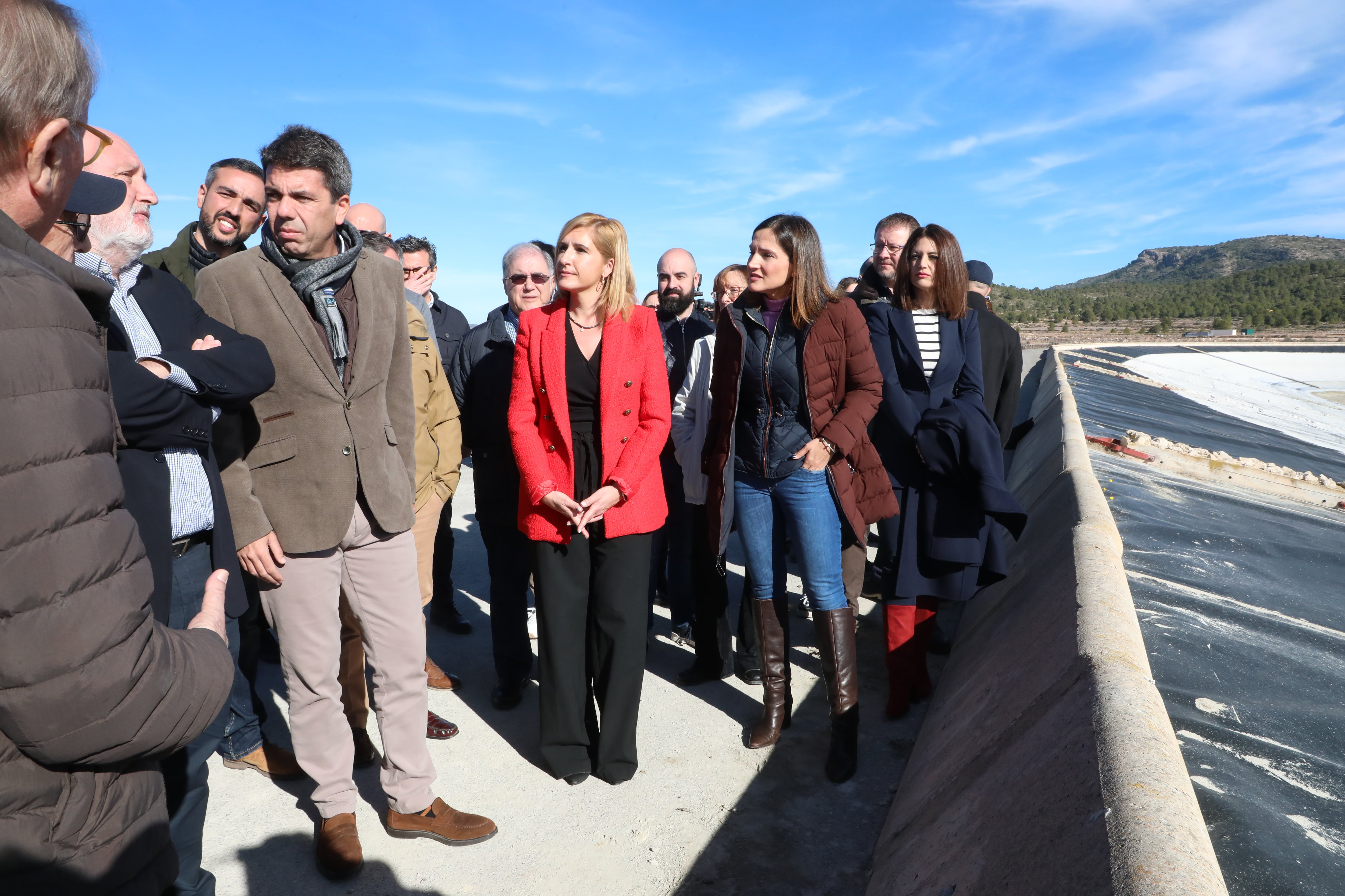 El presidente de la Generalitat Valenciana, Carlos Mazón, visita el embalse del Toscar en Monóvar (Alicante)