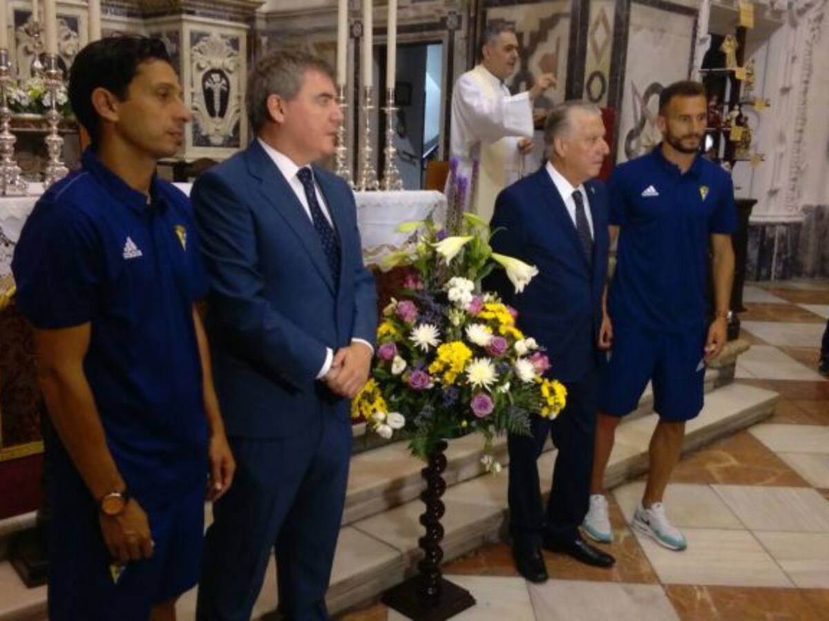 El Cádiz ofrece a la Patrona y al Nazareno el ascenso