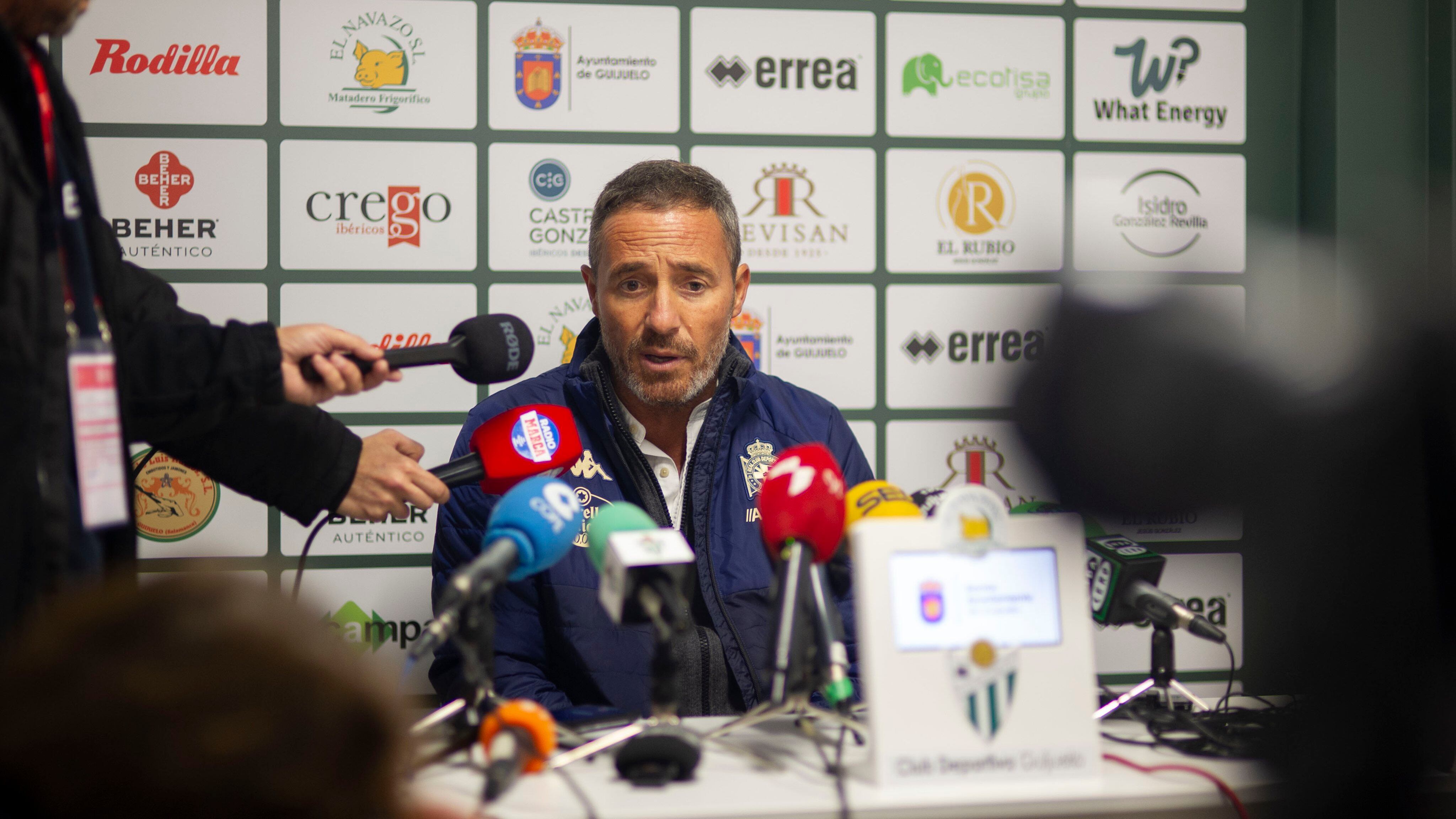 Óscar Cano, en la rueda de prensa. Fuente: Twitter del RC Deportivo.