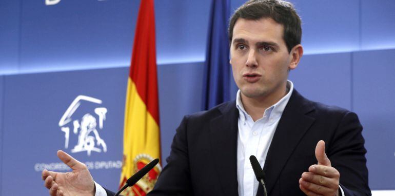 El líder de Ciudadanos, Albert Rivera, durante la rueda de prensa que ha ofrecido este viernes en el Congreso