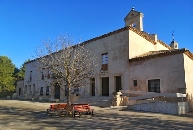 Ermita y palacio de los duques de Riánsares.