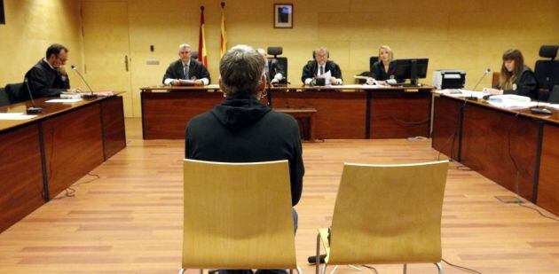 El acusado durante el juicio en la Audiencia de Girona