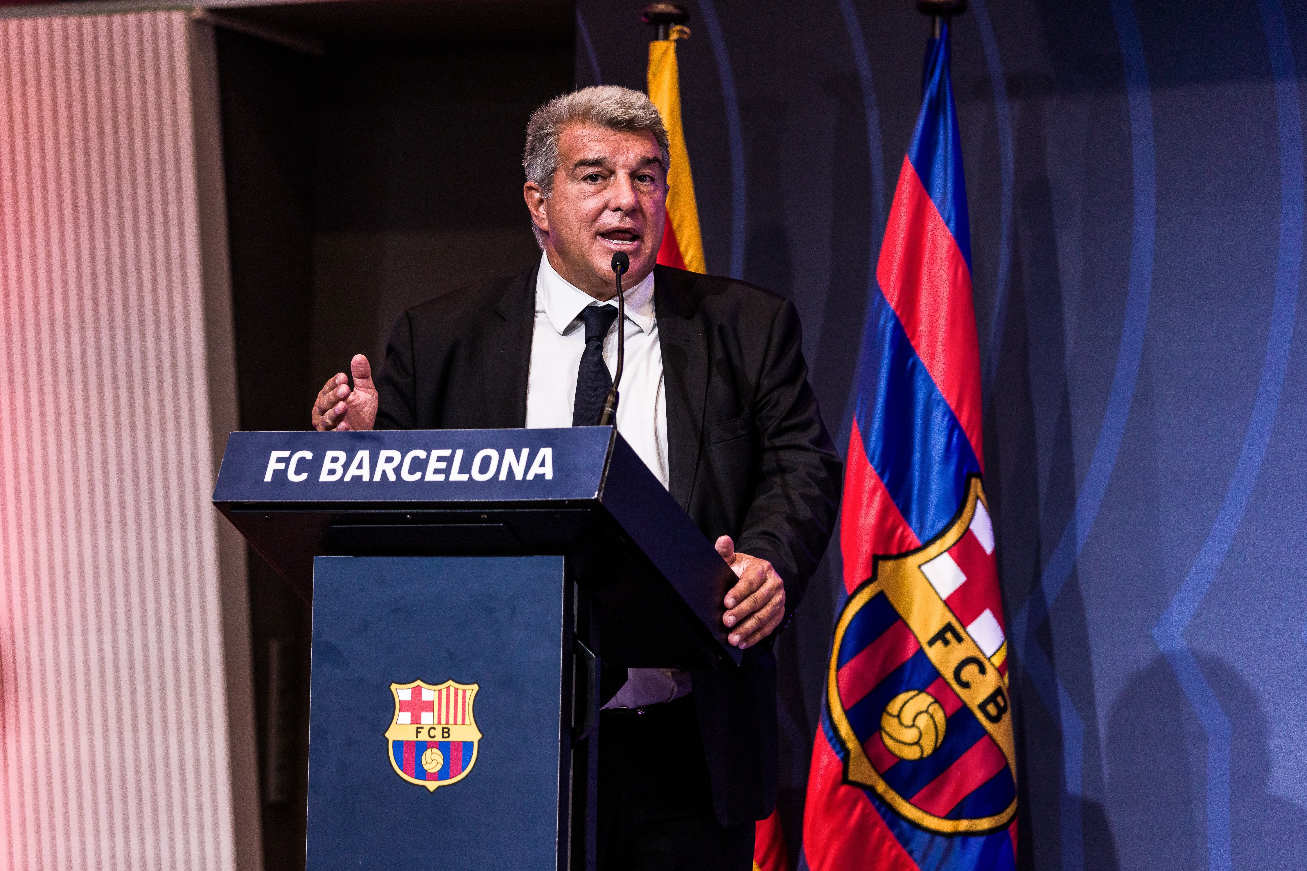 El presidente del FC Barcelona, Joan Laporta, President of Fc Barcelona, durante asiste durante la presentación de Darío Bruzuela, Joel Parra, Jabari Parker y Willy Hernangomez como nuevos jugadores del Barça Basket en el Auditori 1899. (Photo By Javier Borrego/Europa Press via Getty Images)