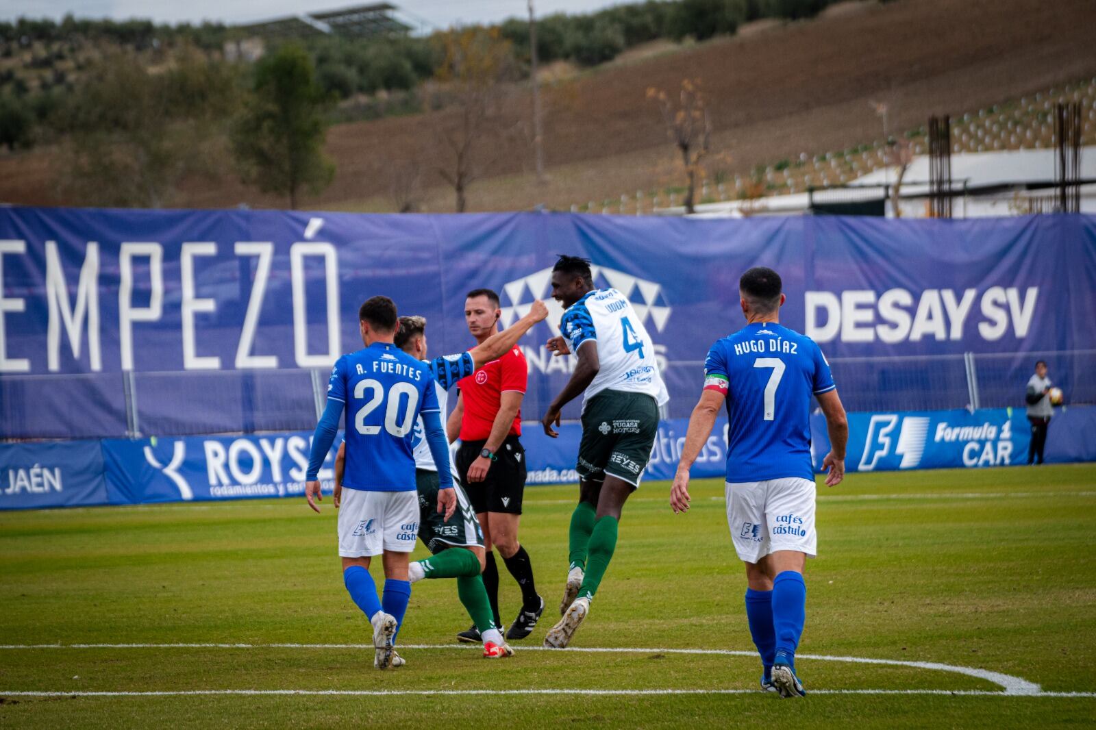 Imagen del partido entre el Xerez DFC y el Linares