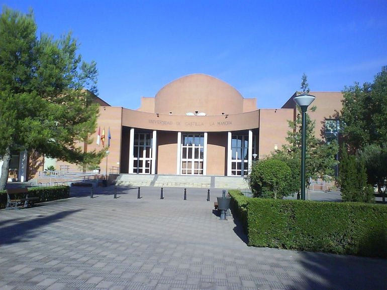 Edificio central del Campus de Albacete de la UCLM