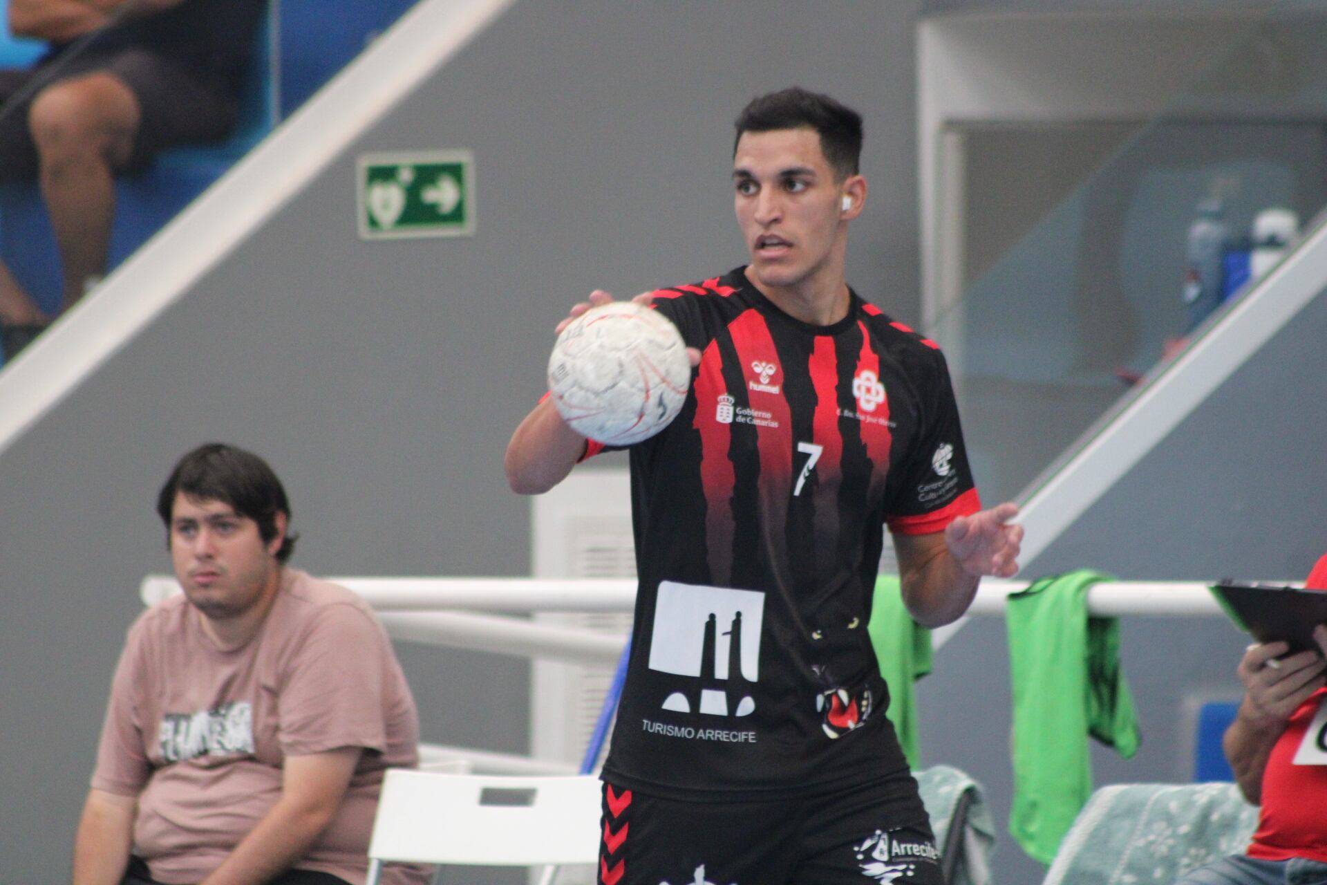 El Balonmano Lanzarote Ciudad de Arrecife pierde en los minutos finales.