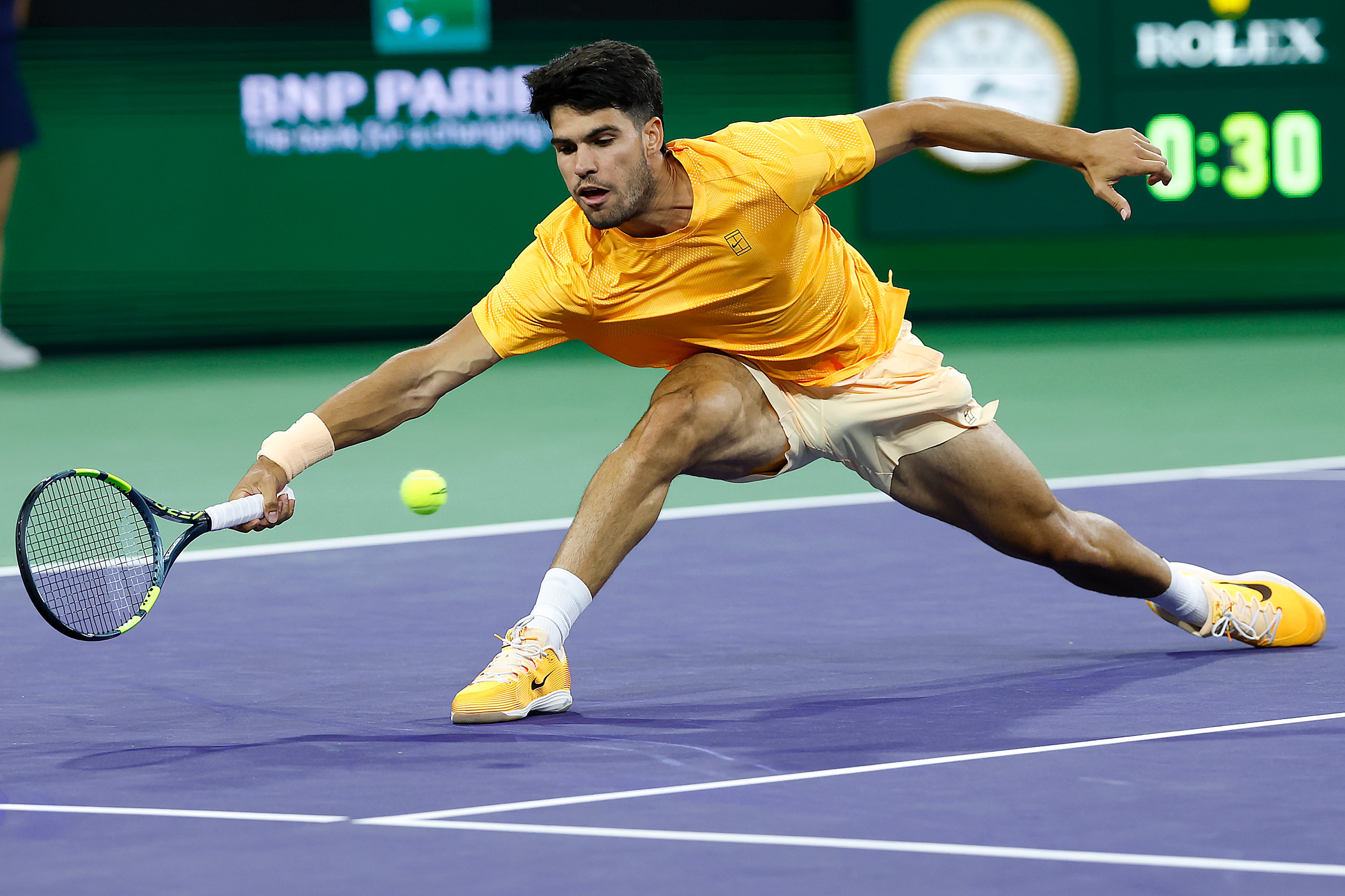 Carlos Alcaraz juega ante Arthur Rinderknech en Indian Wells