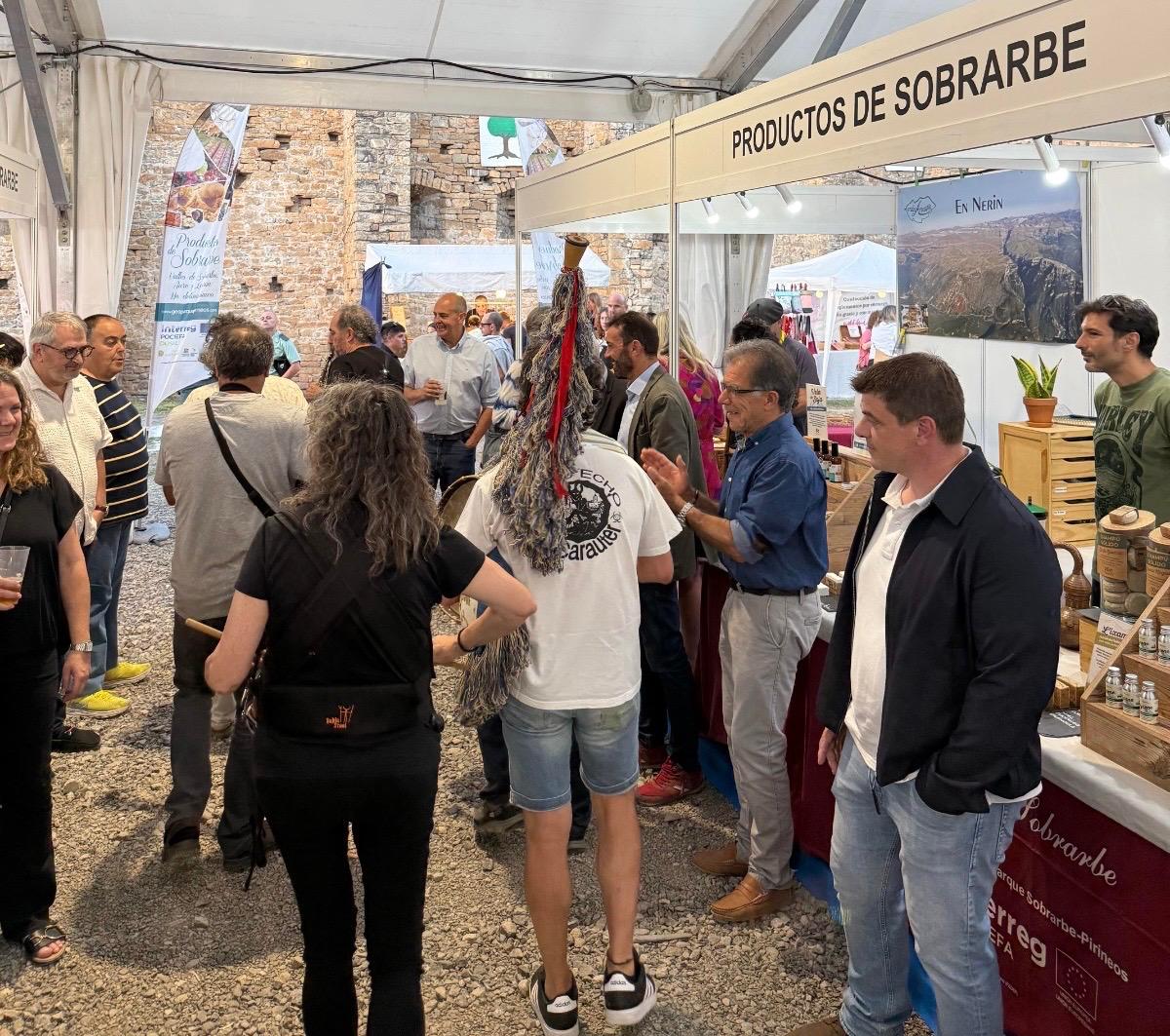 Autoridades visitan en Expoferia el pasillo de productores del Geoparque