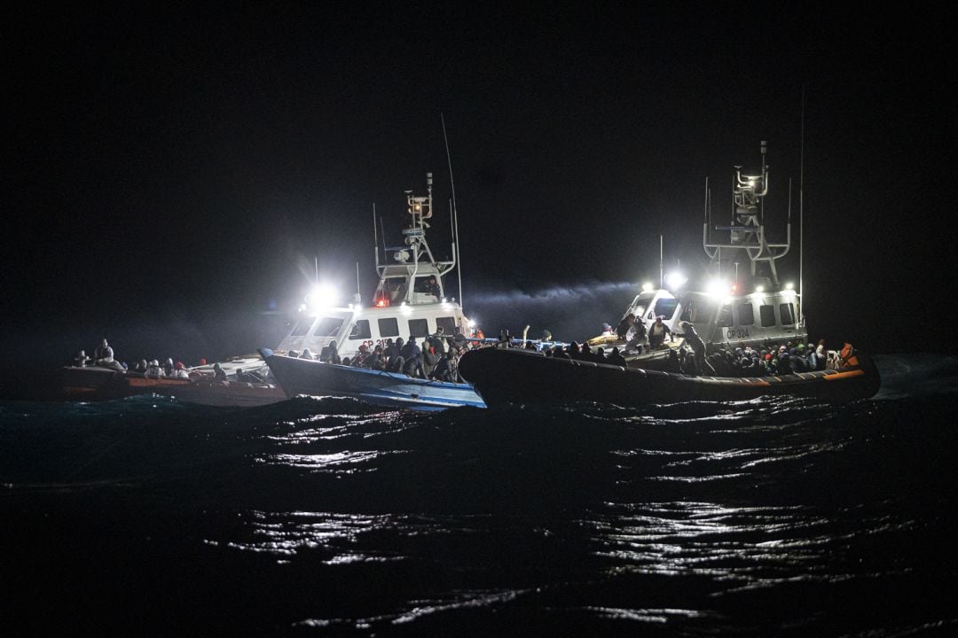 Aita Mari localiza un barco con 270 personas que rescatan buques italianos