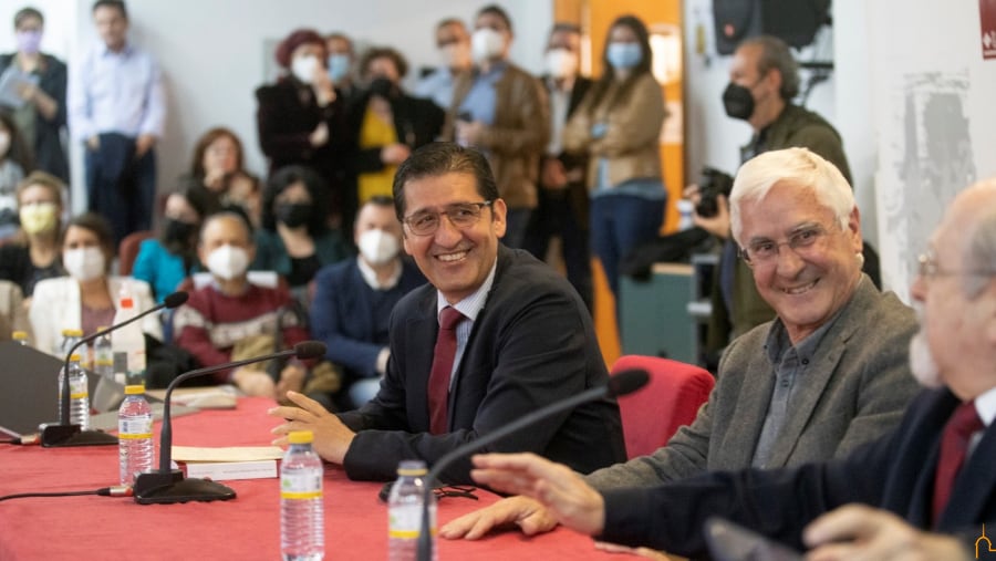 La presentación contó con la presencia del presidente de la Diputación, José Manuel Caballero y del Rector honorífico de la UCLM, Luis Arroyo