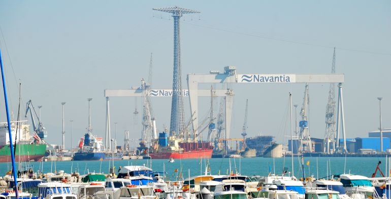 Imagen de los astilleros de la bahía de Cádiz, desde la capital gaditana