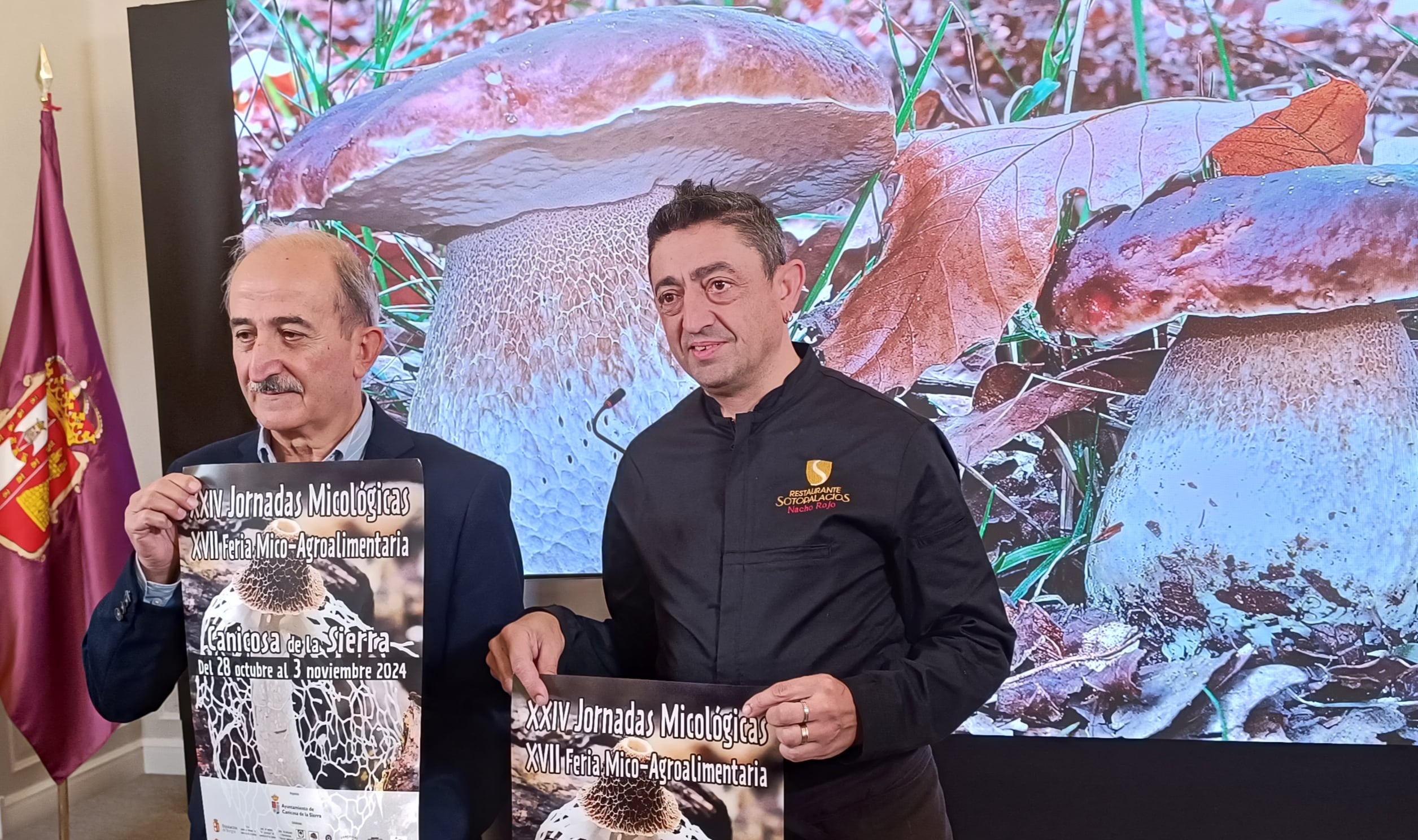 El alcalde de Canicosa de la Sierra, Ramiro Ibáñez (izda) y el &#039;chef del bosque&#039;, Nacho Rojo, presentan las Jornadas Micológicas