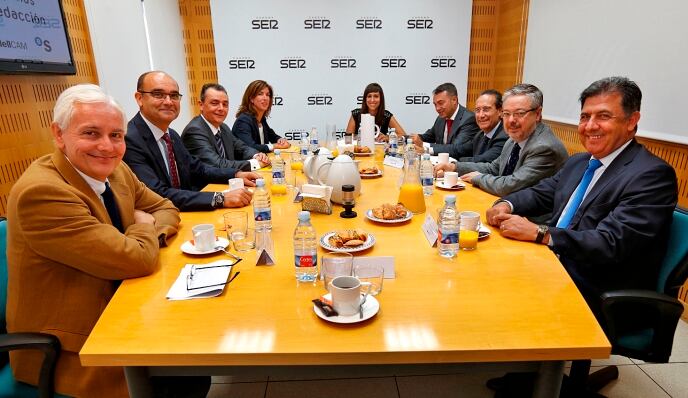 Imagen de los participantes en el desayuno informativo de la Cadena Ser y el País sobre la relación entre universidad y empresa