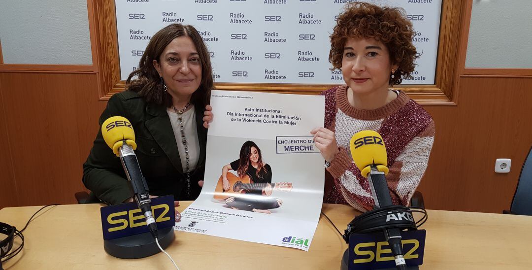 La directora de Radio Albacete, Justina Gómez, y la concejal de Mujer, María Ángeles Martínez