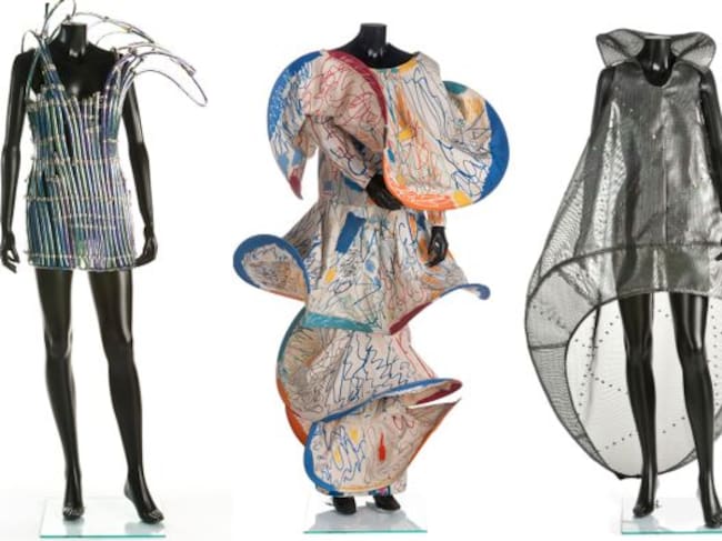 A la derecha, el modelo de 1991 elegido por Cristina Pedroche para las Campanadas de este 2022