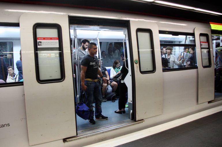 Transports Metropolitans de Barcelona proposa apujar els salaris dels treballadors del Metro per acabar amb la conflictivitat laboral