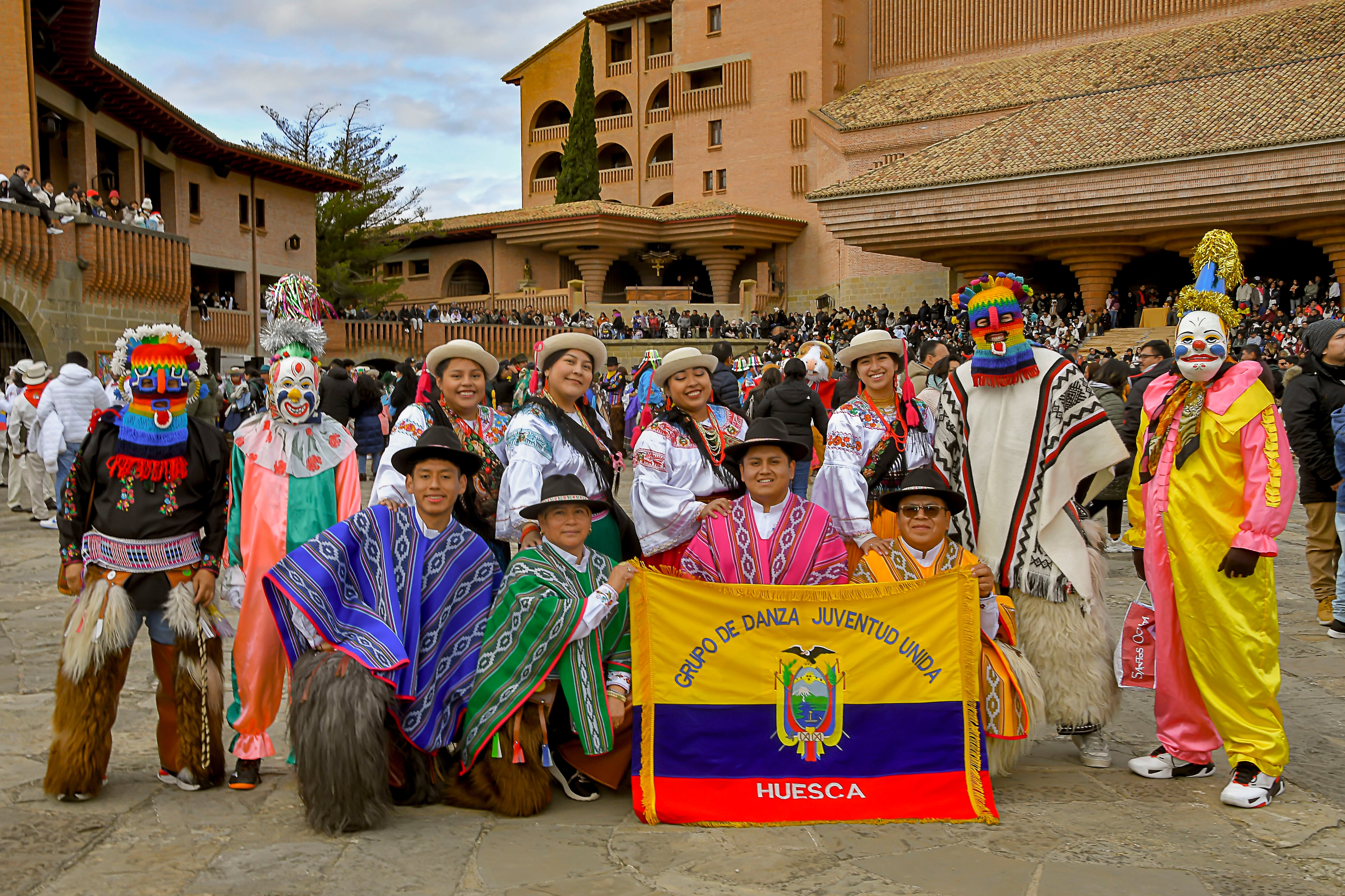 El grupo folclórico ecuatoriano de Huesca también participó en la fiesta de la Virgen del Quinche