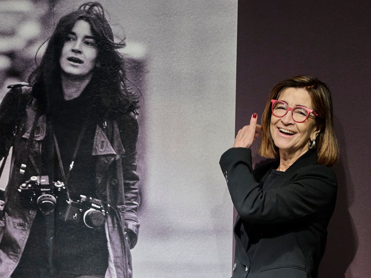 Marisa Flórez repasa los momentos sonoros que acompañan la exposición fotográfica por el 50 aniversario de 'El País'