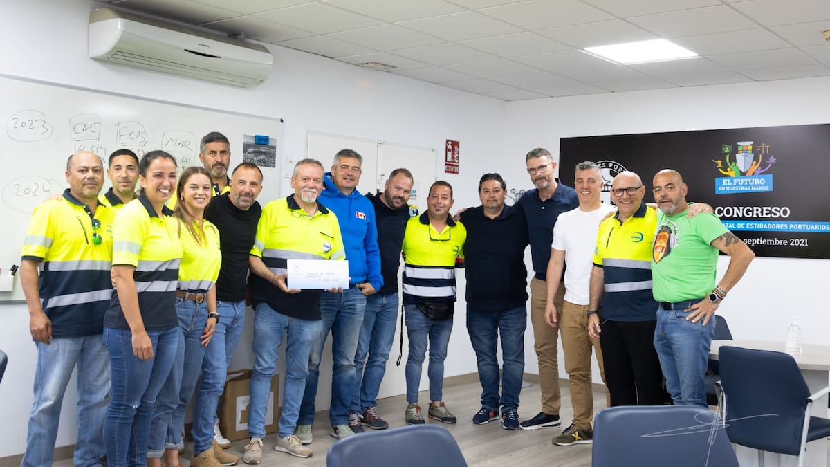 Portuarios y Coordinadora Solidaridad colaboran con 6.000 euros en alimentos para los trabajadores de Acerinox