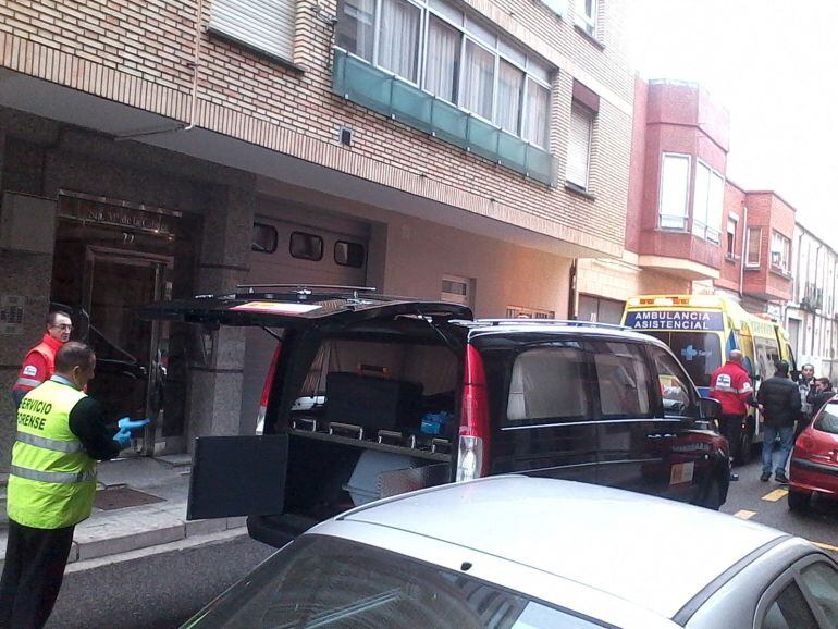 Foto enviada por un oyente de la intervención en la zona en la que se ha econtrado el cuerpo sin vida de un hombre en el interior de un vehículo.