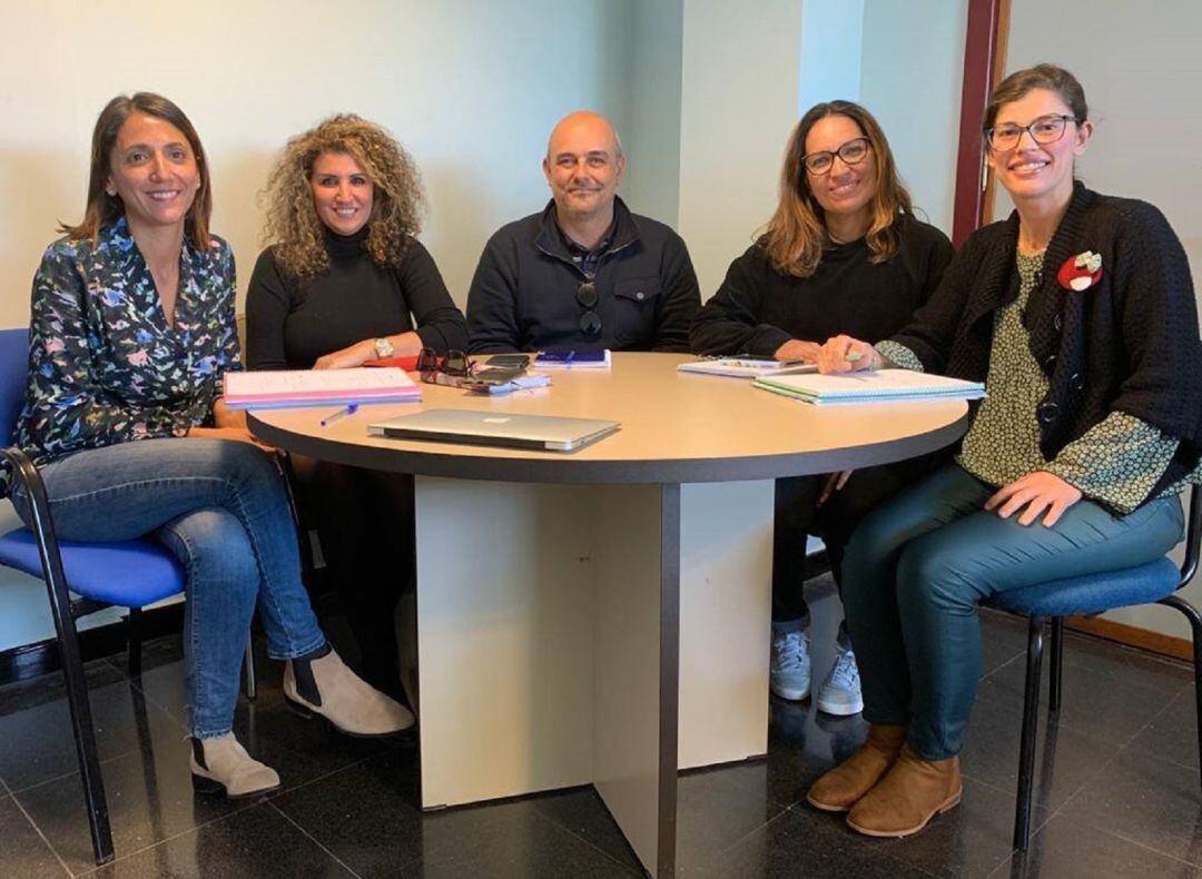 La concejal Elisabeth Merino con su equipo y participantes en el Plan de Participacin Ciudadana.