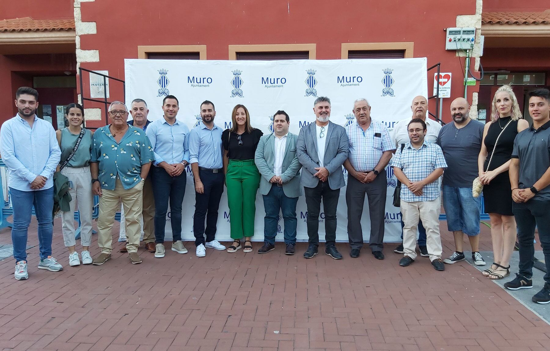 Les autoritats participants davant el photo-call de la Fira