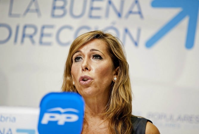 La presidenta del Partido Popular Catalán, Alícia Sánchez-Camacho durante una rueda de prensa en la sede del partido en Santander