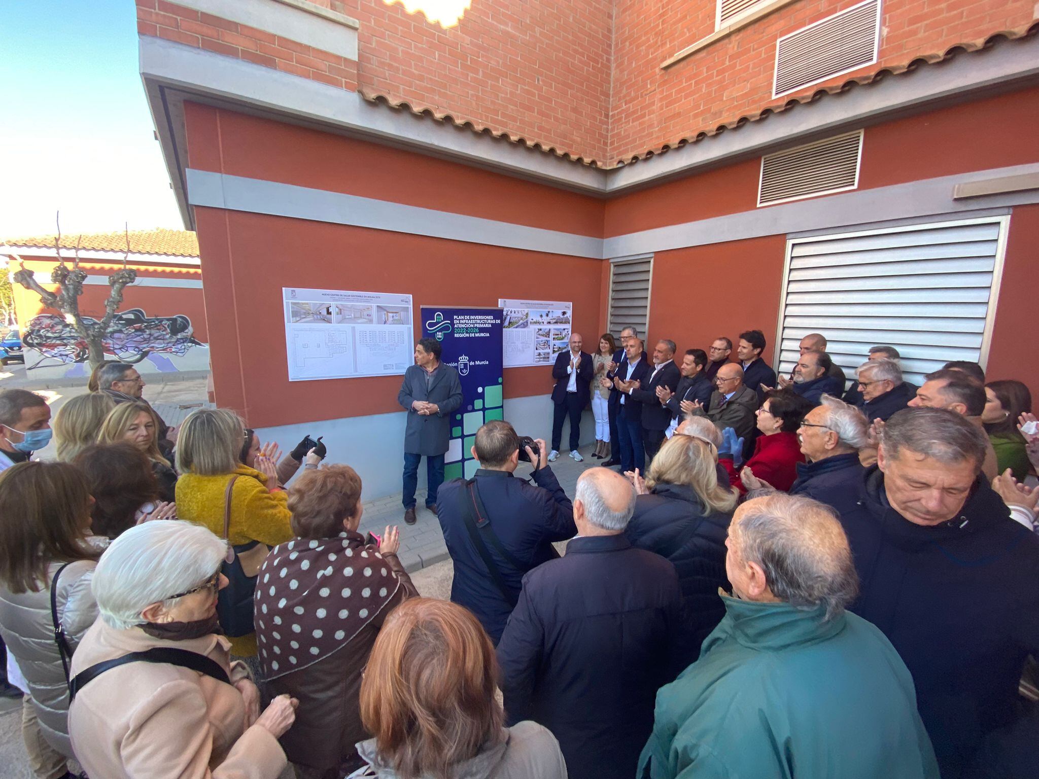 El consejero de Salud, Juan José Pedreño, visitó  la zona donde se va a construir el nuevo centro de salud Molina Este