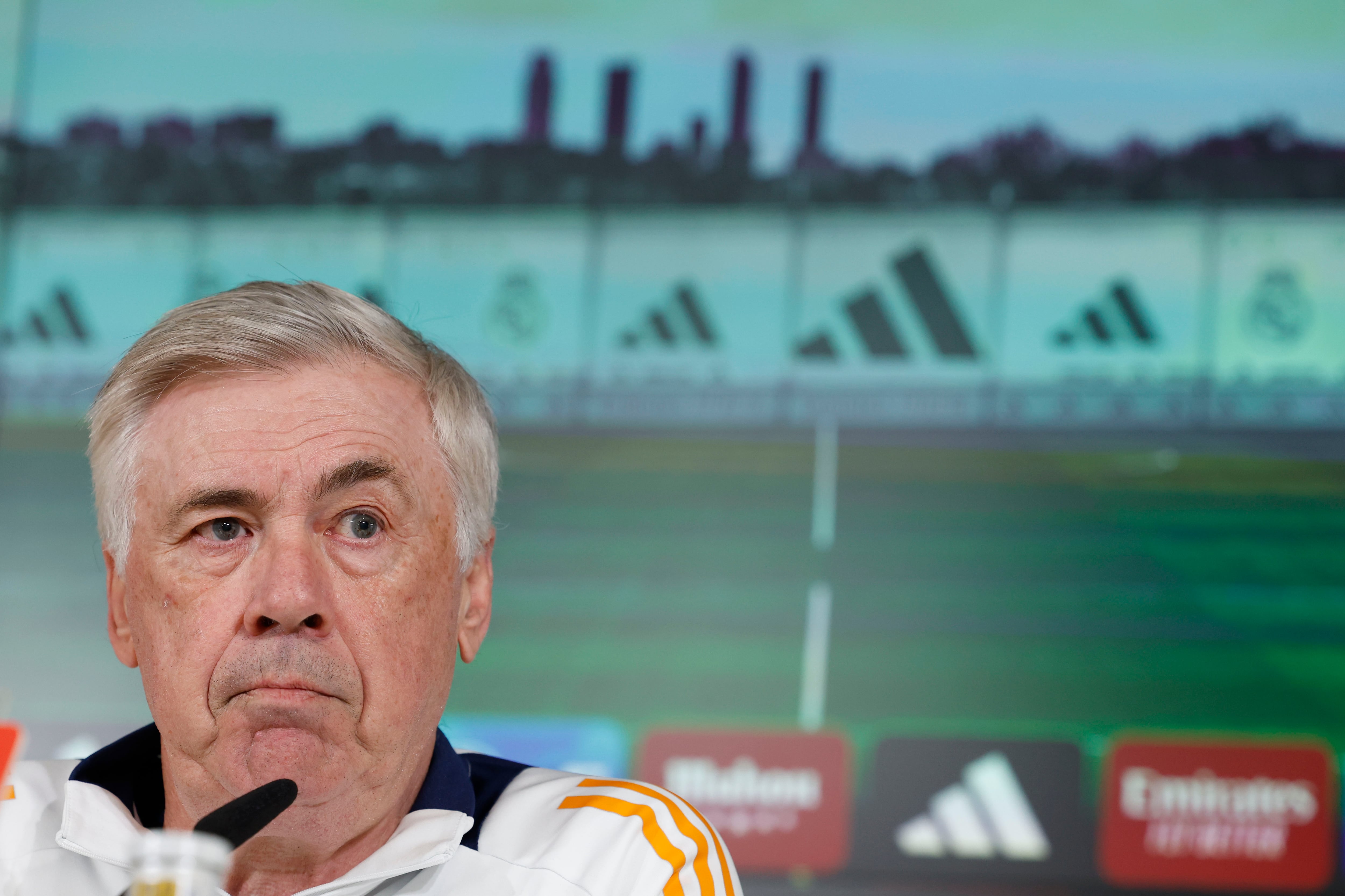 MADRID, 07/02/2025.- El entrenador del Real Madrid , Carlo Ancelotti durante la rueda de prensa posterior al entrenamiento del equipo en la ciudad deportiva en Valdebebas, este viernes, en preparación del partido liguero contra el Atlético de Madrid, este sábado. EFE/ J.J. Guillén
