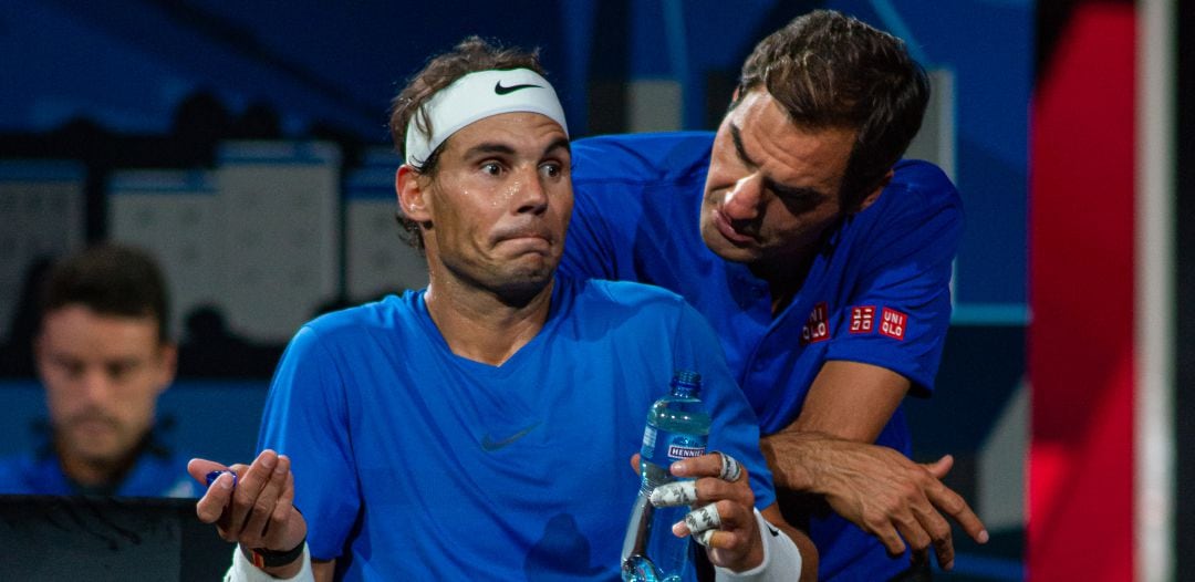 Rafa Nadal y Roger Federer conversan durante la Laver Cup