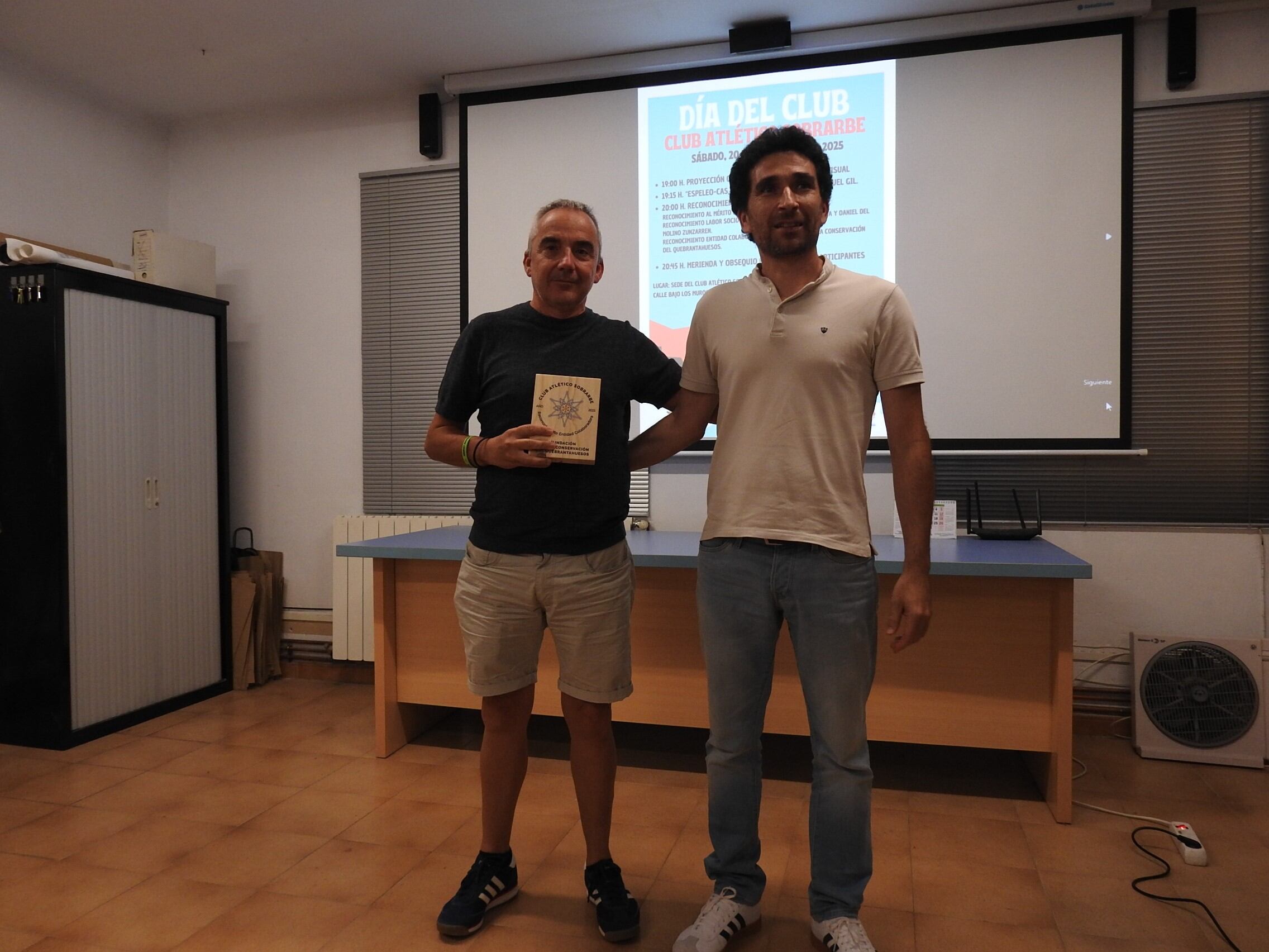 José Manuel Bielsa entregó el reconocimiento a Juan Antonio Gil