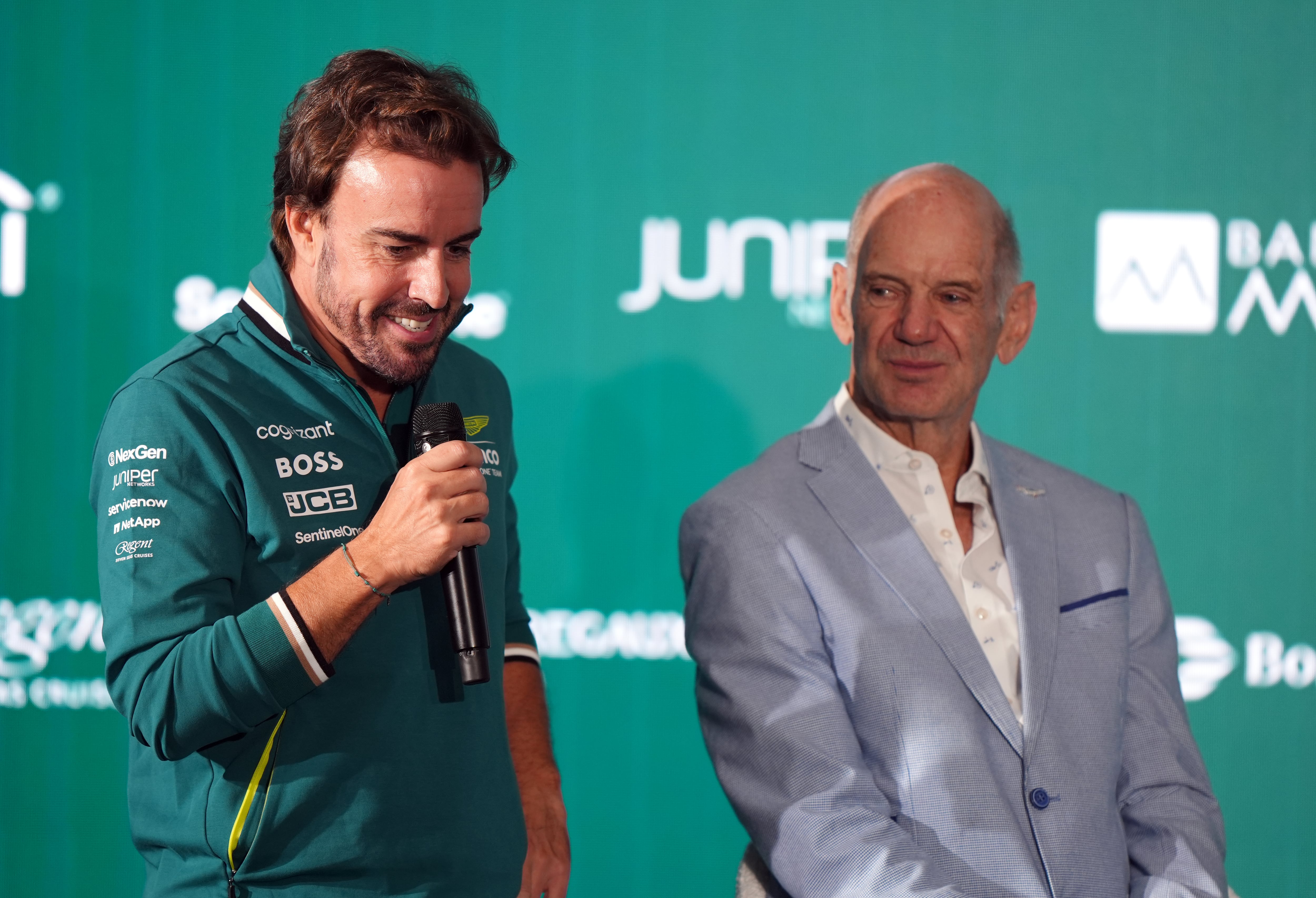 Adrian Newey y Fernando Alonso, durante la presentación del ingeniero con Aston Martin