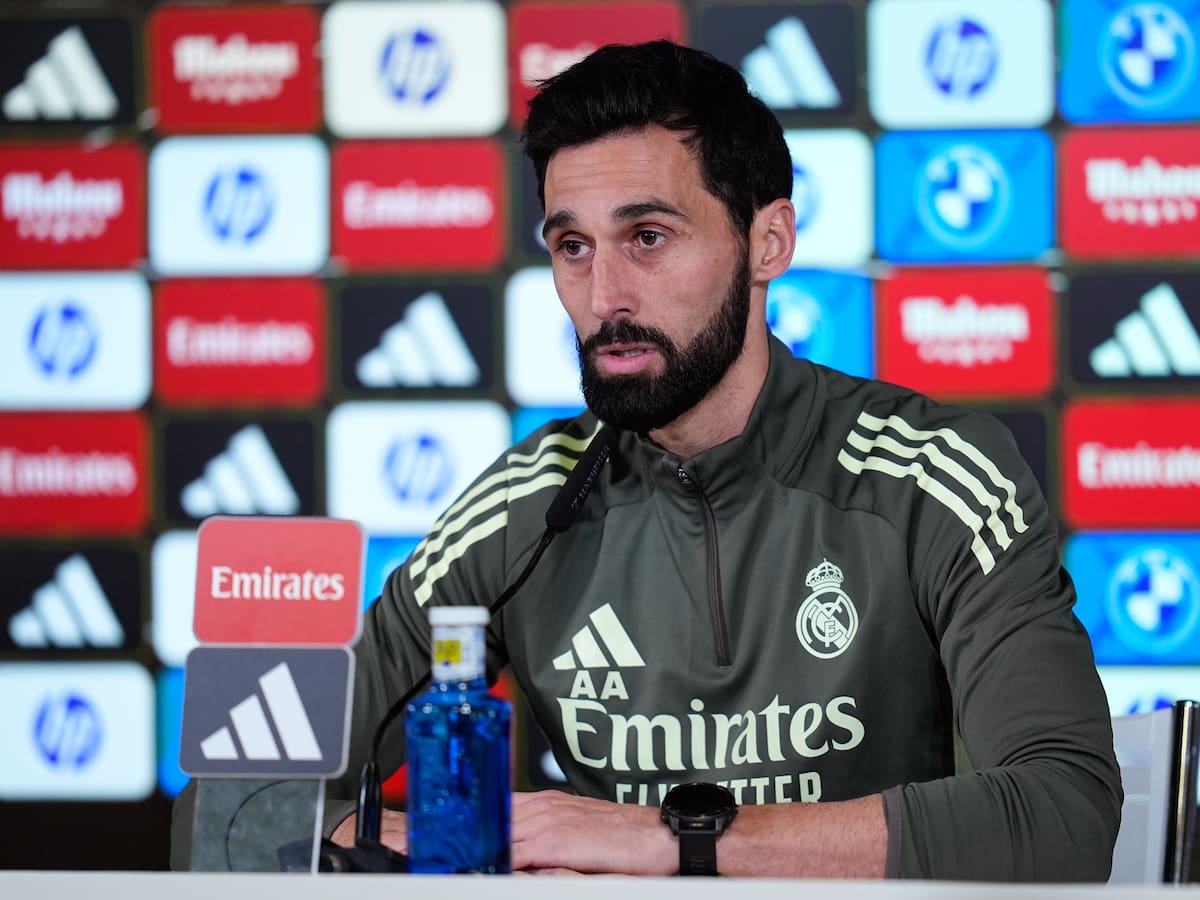 "Le recomendaría que bajara dos tonitos": Antonio Romero cuestiona el 'método Arbeloa'