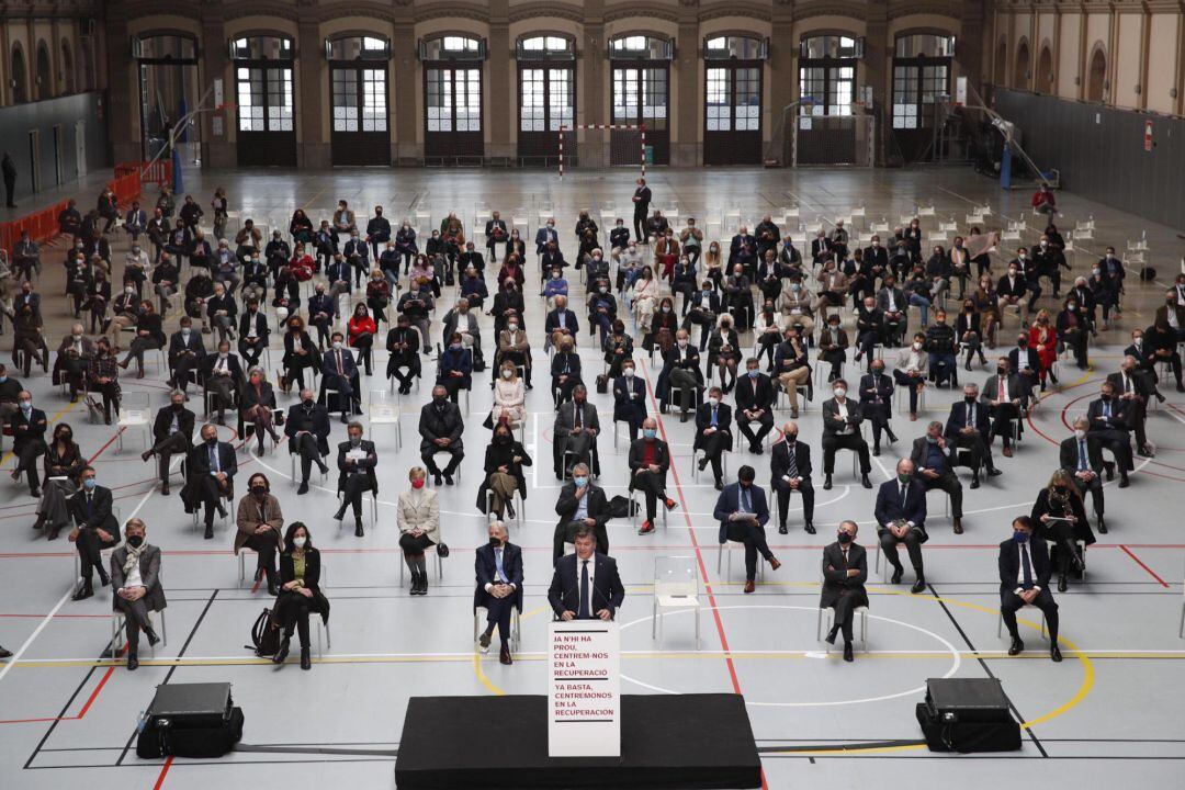 El presidente de la Pimec, Antonio Cañete, durante su intervención en el acto celebrado hoy por el mundo empresarial catalán en Barcelona contra la violencia en las calles.