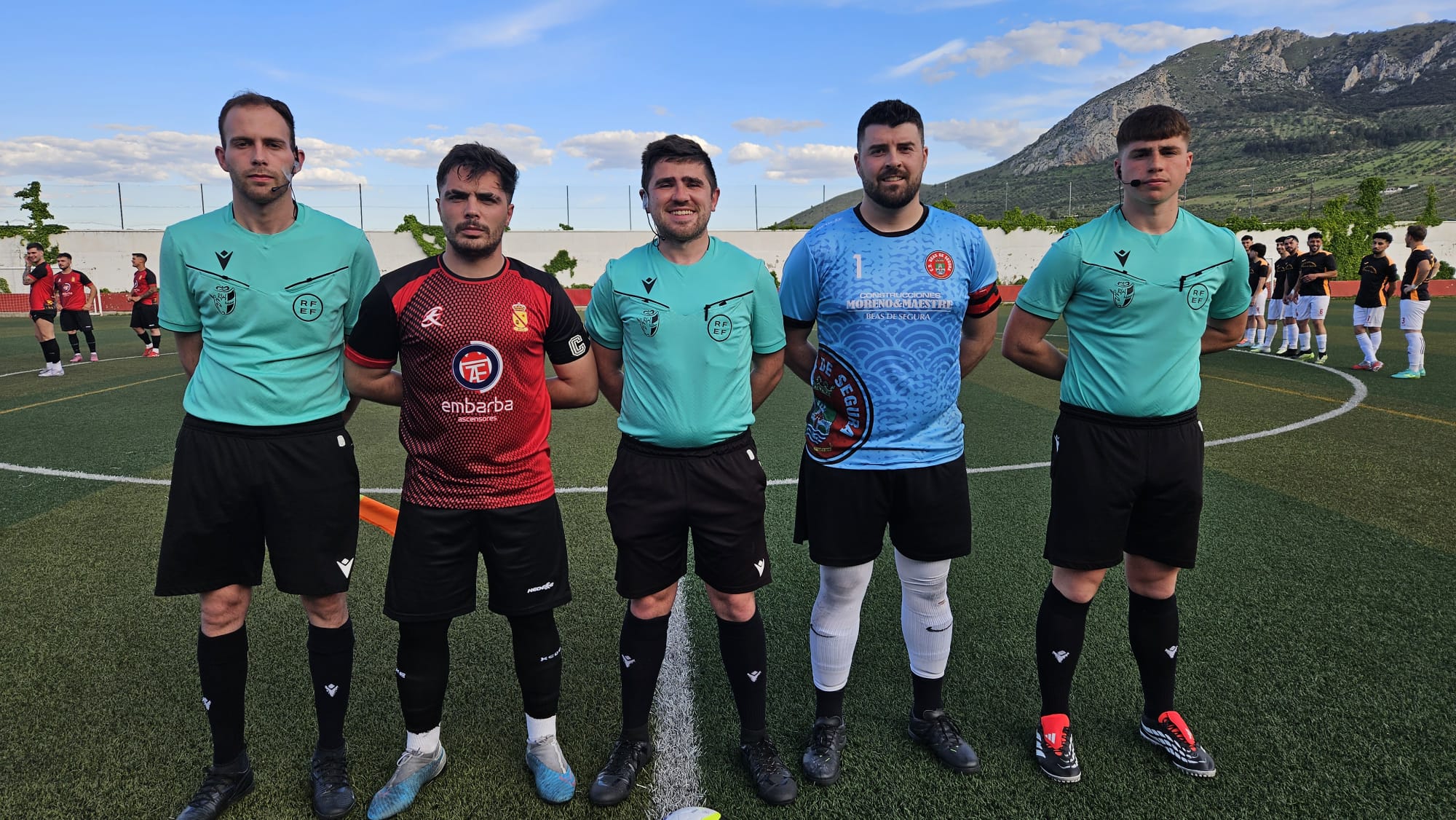 Trío arbitral y capitanes de Jódar y Beas