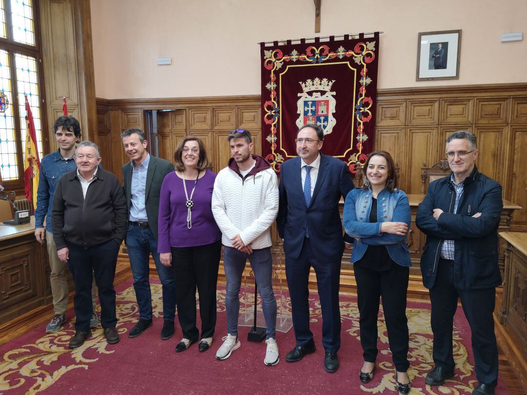 Óscar Husillos recibido en el salón de plenos del Ayuntamiento de Palencia tras sus éxitos deportivos