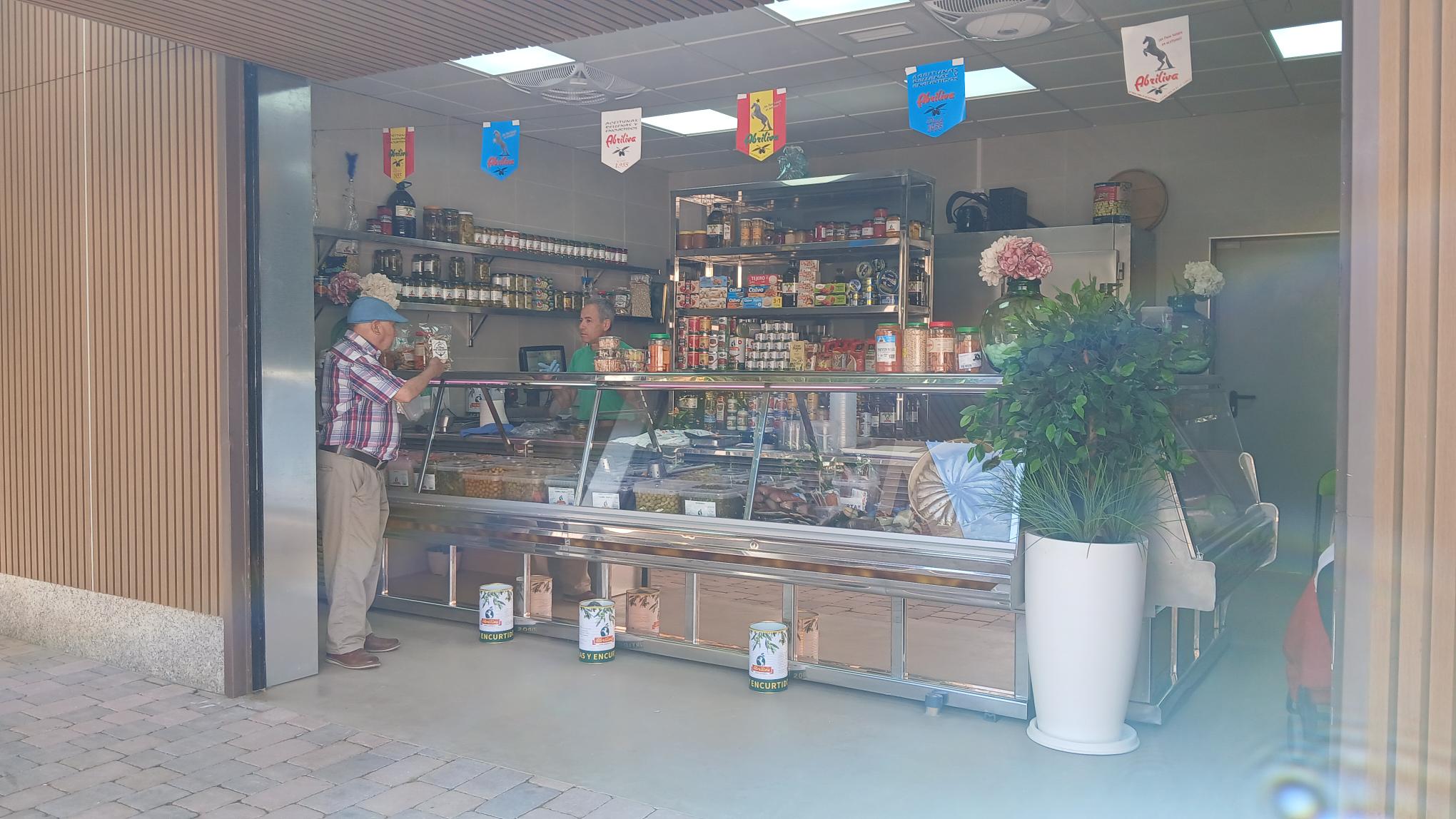 Puesto de encurtidos del mercado de abastos del barrio de San Cristóbal de Lorca