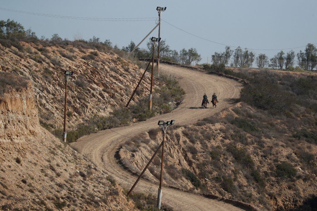 Agentes de la Patrulla Fronteriza en la frontera de Tijuana